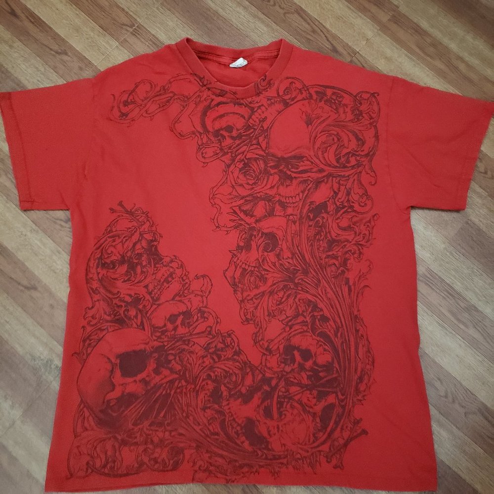 Red skulls tee